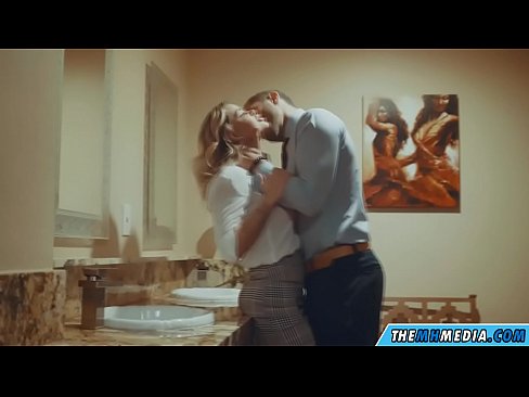 ❤️ Cando unha loura tetona seduce nun baño público ️❌ Putas a nós gl.liporno.ru ☑